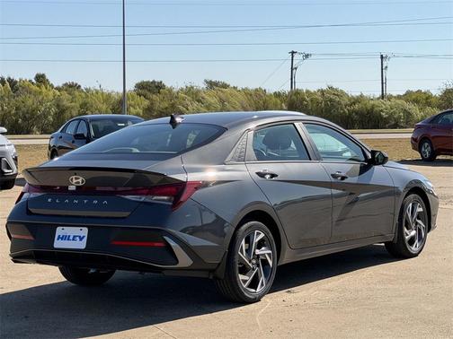 2025 Hyundai ELANTRA Sport