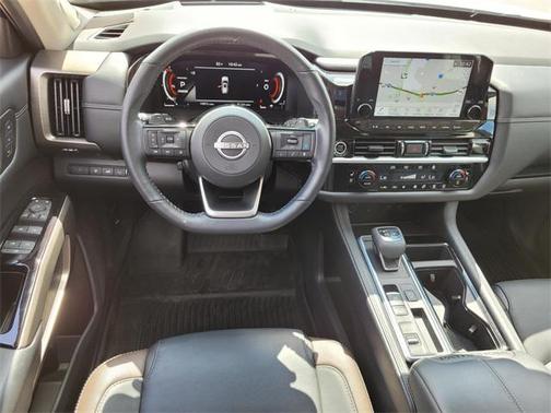 2023 Nissan Pathfinder Platinum FWD