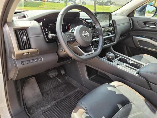 2023 Nissan Pathfinder Platinum FWD