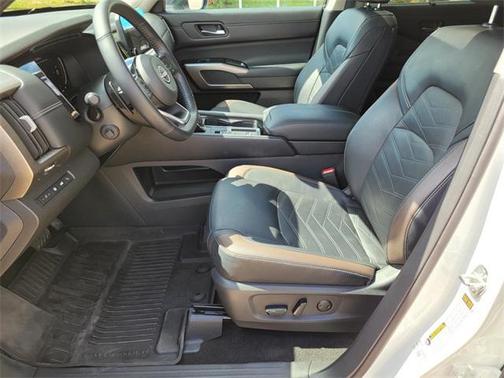 2023 Nissan Pathfinder Platinum FWD
