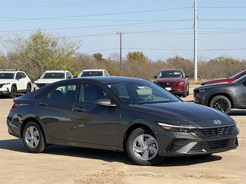 2026 Hyundai ELANTRA SE