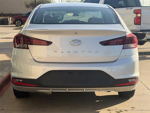 2019 Hyundai ELANTRA SE