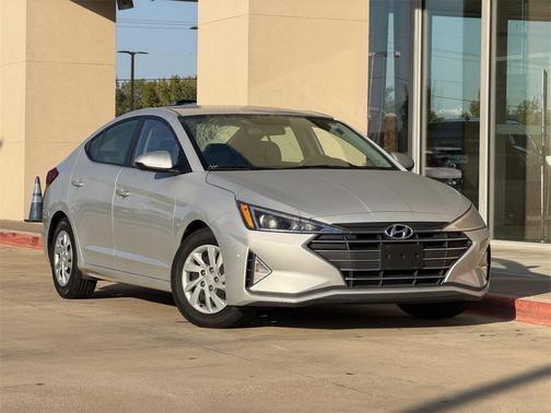 2019 Hyundai ELANTRA SE