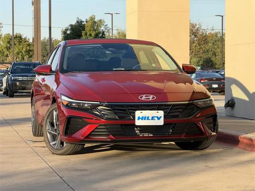 2025 Hyundai ELANTRA SEL