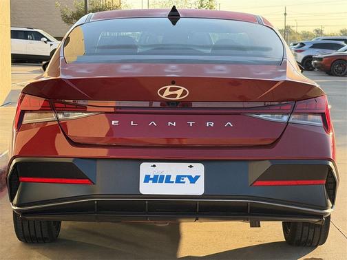 2025 Hyundai ELANTRA SEL