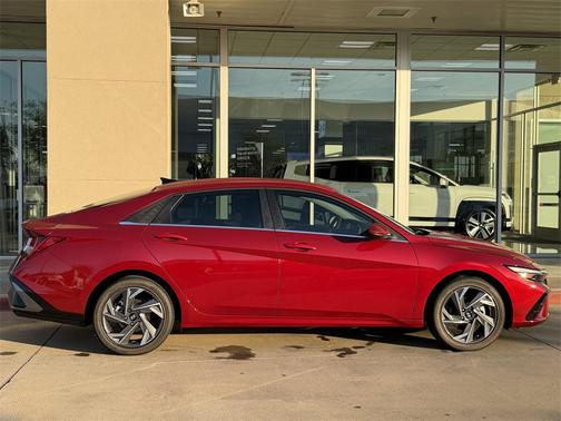 2025 Hyundai ELANTRA SEL