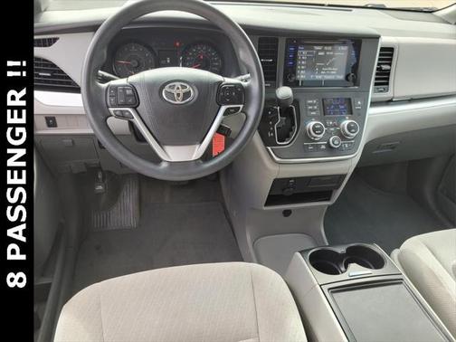 2017 Toyota Sienna LE