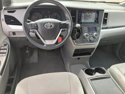 2017 Toyota Sienna LE