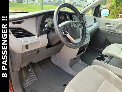 2017 Toyota Sienna LE