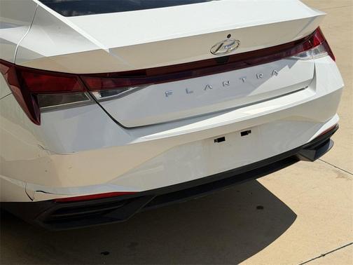2022 Hyundai ELANTRA SE