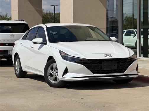 2022 Hyundai ELANTRA SE
