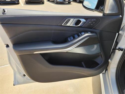 2023 BMW X7 M60i