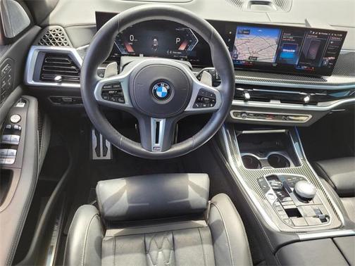 2023 BMW X7 M60i
