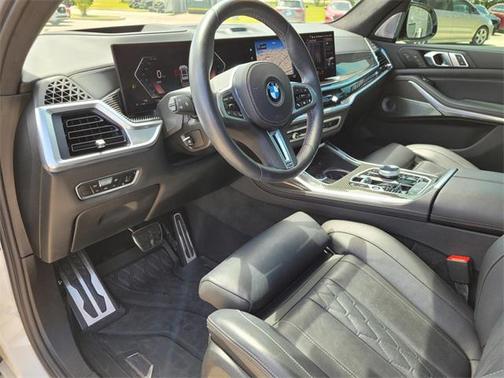 2023 BMW X7 M60i