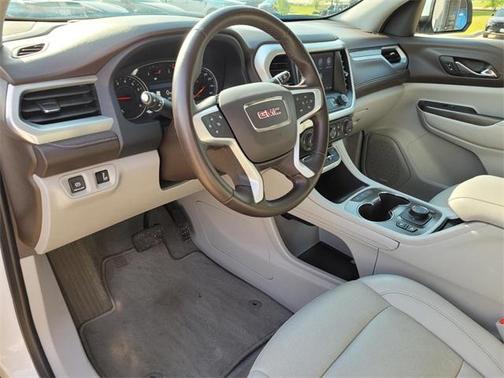 2023 GMC Acadia AWD SLT