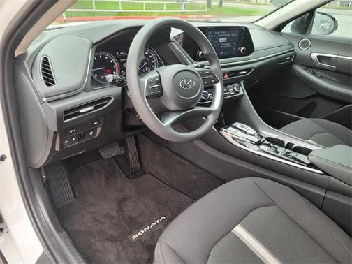 2022 Hyundai SONATA SEL