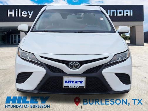 Super White 2018 Toyota Camry SE