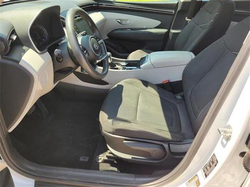 2022 Hyundai TUCSON SE