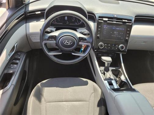 2022 Hyundai TUCSON SE