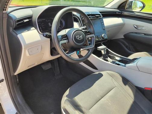 2022 Hyundai TUCSON SE