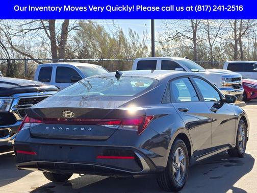 2024 Hyundai ELANTRA SE