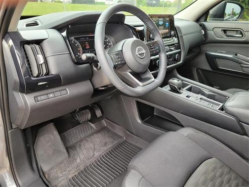 2024 Nissan Pathfinder SV FWD