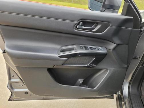 2024 Nissan Pathfinder SV FWD