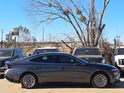 2025 Hyundai SONATA Hybrid Limited