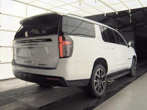 2023 Chevrolet Suburban RST