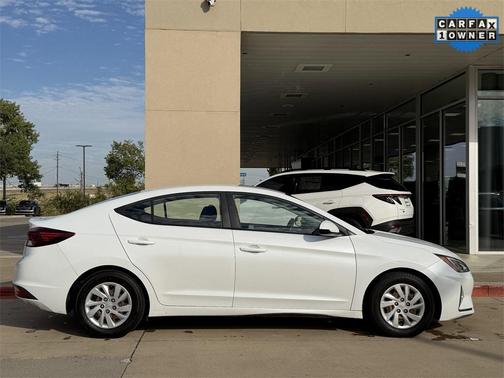 2019 Hyundai ELANTRA SE