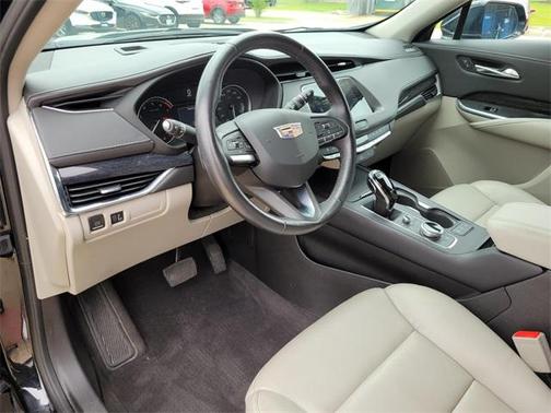 2023 Cadillac XT4 Premium Luxury