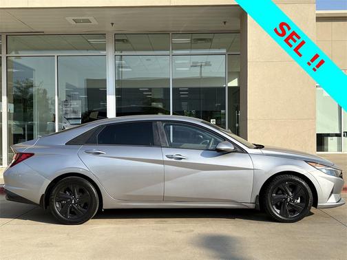 2022 Hyundai ELANTRA SEL