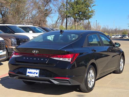 2023 Hyundai ELANTRA SE