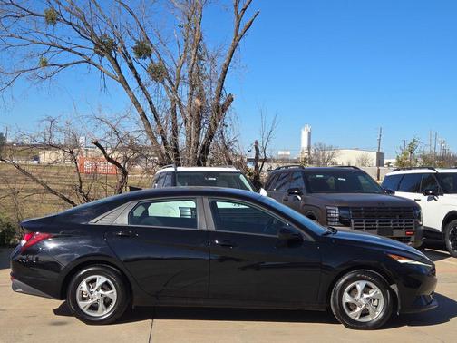 2023 Hyundai ELANTRA SE