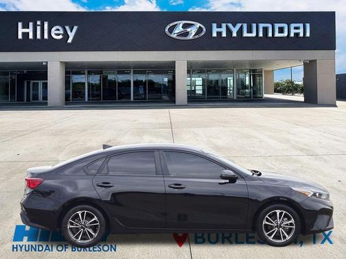 Aurora Black 2022 Kia Forte LXS