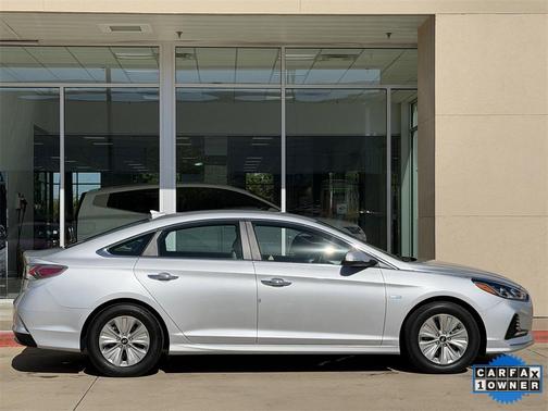 2018 Hyundai SONATA Hybrid SE