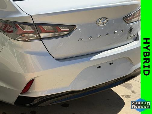 2018 Hyundai SONATA Hybrid SE
