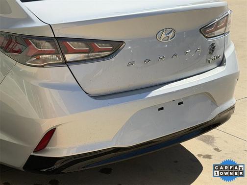 2018 Hyundai SONATA Hybrid SE