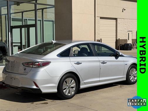 2018 Hyundai SONATA Hybrid SE