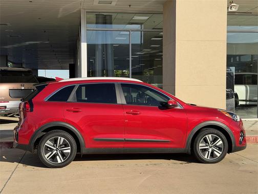 2022 Kia Niro LXS