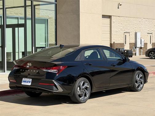 2025 Hyundai ELANTRA Sport