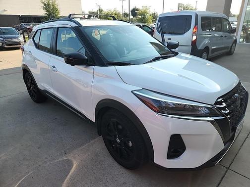 2021 Nissan Kicks SR