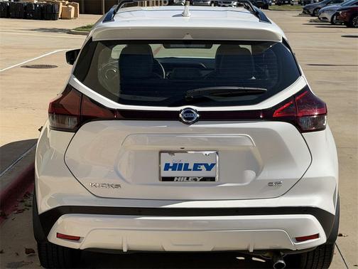 2021 Nissan Kicks SR