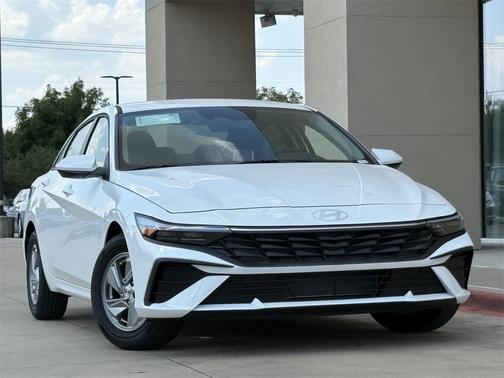 2025 Hyundai ELANTRA SE