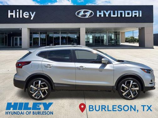 Brilliant Silver Metallic 2022 Nissan Rogue Sport SL