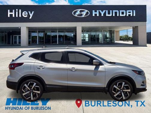 Brilliant Silver Metallic 2022 Nissan Rogue Sport SL