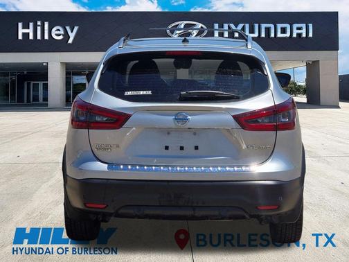 Brilliant Silver Metallic 2022 Nissan Rogue Sport SL