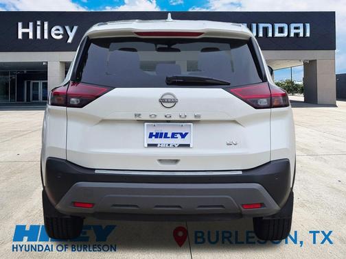 Pearl White Tricoat 2022 Nissan Rogue SV