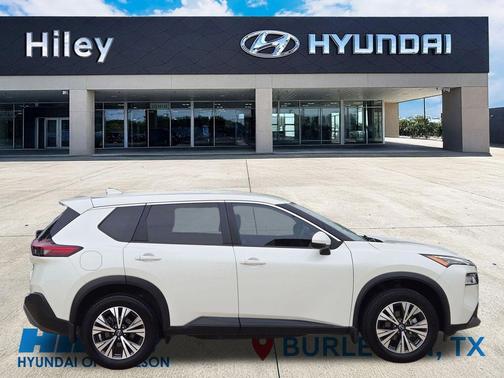 Pearl White Tricoat 2022 Nissan Rogue SV