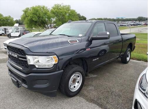 2020 RAM 2500 Tradesman Crew Cab 4X2 6'4' Box
